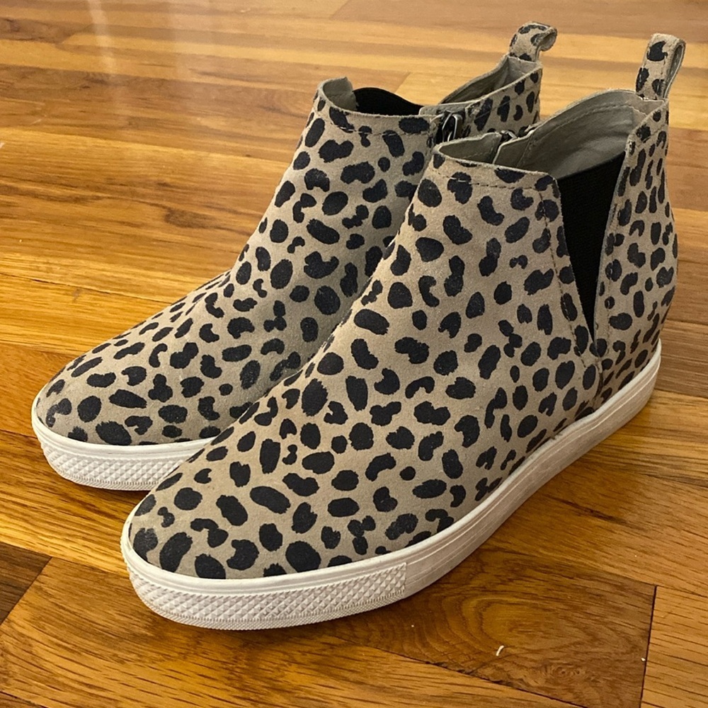 Caslon Women’s Tan Cheetah Print Slip On Sneakers With Heel Size 8